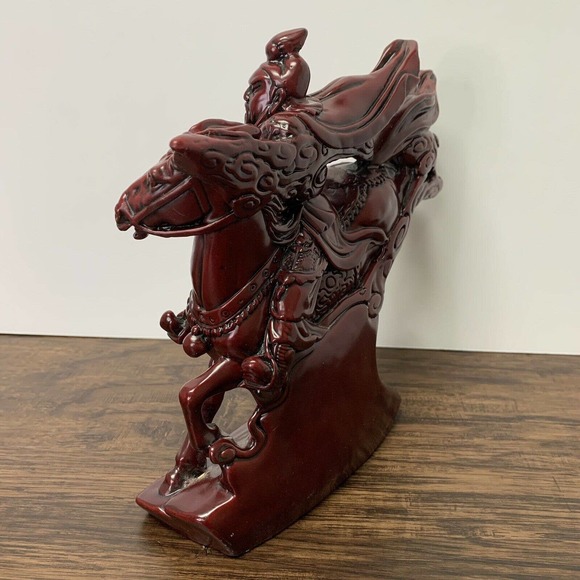 Vintage Red Resin Chinese General Guan Yu God of War On a Galloping Horse Statue - Picture 3 of 8